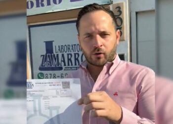 Tras agredir a reportera, alcalde de Piedras Negras muestra resultado de antidoping