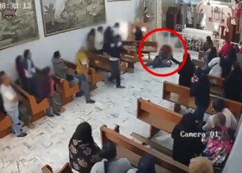VIDEO | Apuñalan a hombre durante misa en iglesia de Edomex