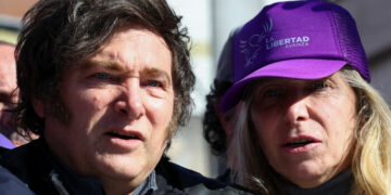 VIDEO| Lanzan piedras a Javier Milei en medio de escándalo por corrupción