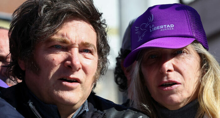 VIDEO| Lanzan piedras a Javier Milei en medio de escándalo por corrupción
