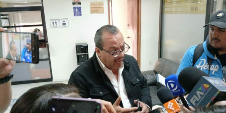 VIDEO | Presentan solicitud de juicio político contra Jorge Zavala