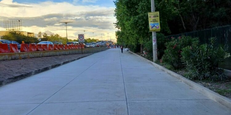 Reabren circulación en lateral de Salvador Nava hacia Mariano Jiménez