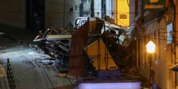 De hasta 14 nacionalidades, víctimas del descarrilamiento de funicular en Lisboa
