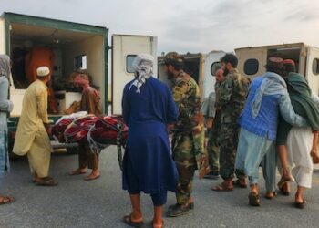 Más de 800 muertos y miles de heridos en Afganistán tras un devastador terremoto de magnitud 6,0