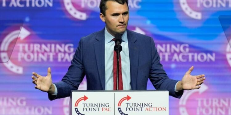 El comentarista Charlie Kirk recibe un disparo en una universidad de EE UU