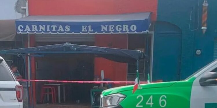 Fallece carnicero en negocio en Quintas; se desplomó en la banqueta y no pudieron reanimarlo