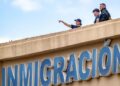 Hay un mexicano con lesiones graves tras tiroteo en centro de ICE