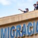 Hay un mexicano con lesiones graves tras tiroteo en centro de ICE