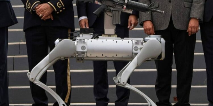 Perro robot armado llega a policía de Zacatecas