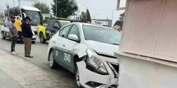 Camioneta causa accidente frente a Terminal Terrestre