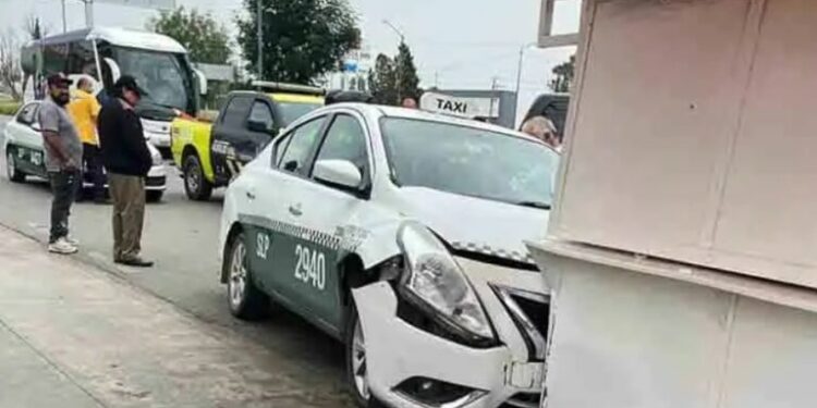 Camioneta causa accidente frente a Terminal Terrestre