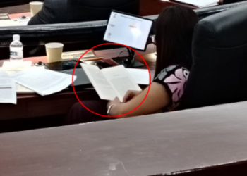 VIDEO | Diputada lee libro durante sesión ordinaria
