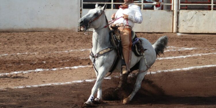 Charros de “Padre Hidalgo” triunfan en la charreada de Feria de Tierra Nueva