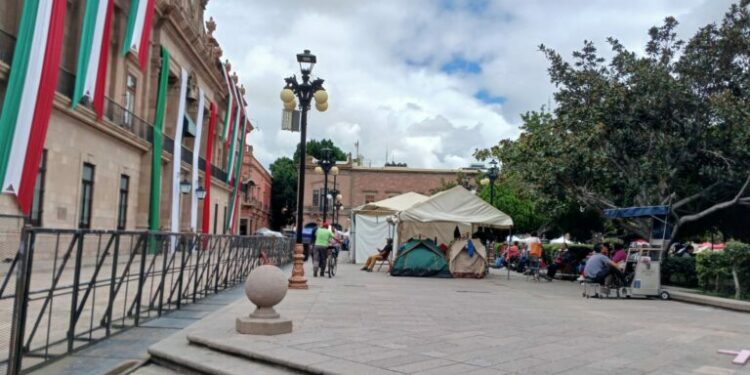 Plaza de Armas invadida a seis días del Grito de Independencia