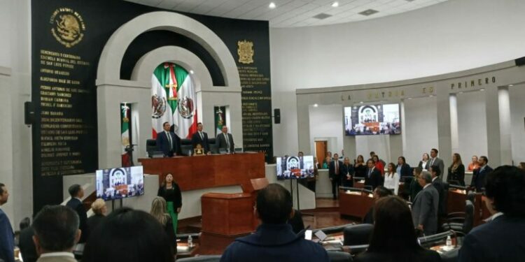VIDEO | Primer Informe legislativo se convierte en evento político de Cuauhtli Badillo
