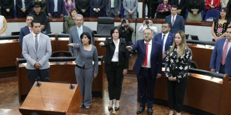 La presidenta del Congreso no le tomó protesta a los nuevos magistrados y jueces