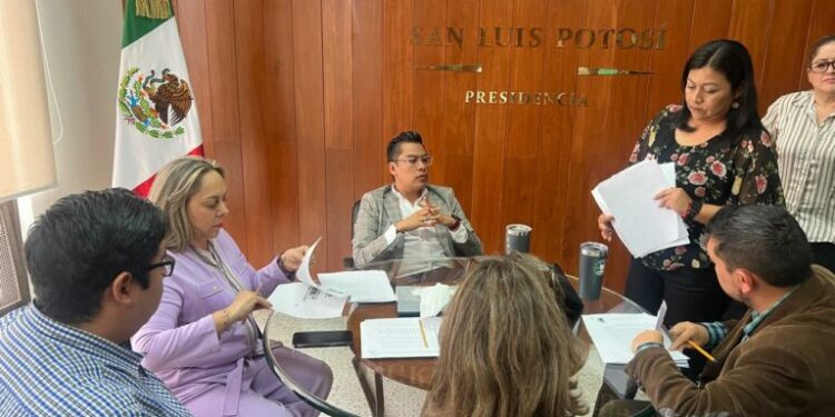 Concretan entrega-recepción de la Directiva del Congreso