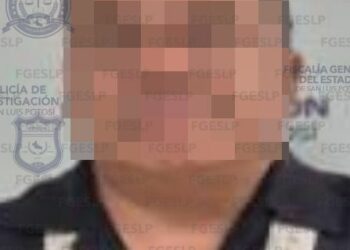 Detienen en SLP a hombre que conducía camioneta robada en Jalisco