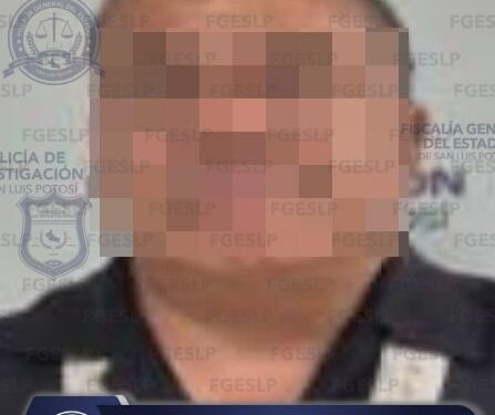 Detienen en SLP a hombre que conducía camioneta robada en Jalisco