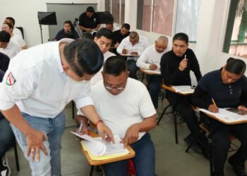 Más de mil policías censados y 571 capacitados