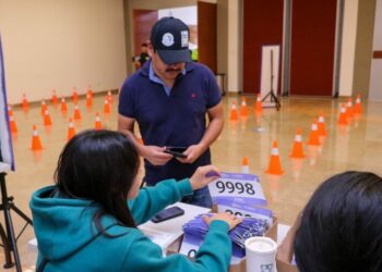 Todo listo para la entrega de kits a participantes del Medio Maratón UASLP 2025