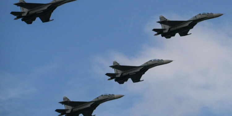 Aviones de Venezuela pasan sobre buque de EE.UU.; Washington acusa provocación