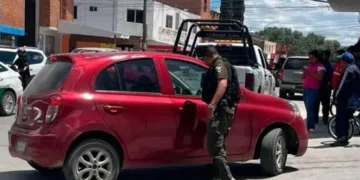 Comerciante enfrenta a extorsionadores y lo matan