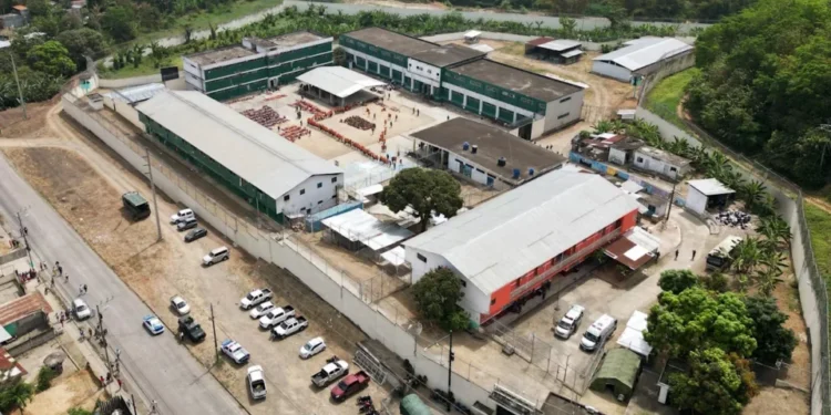 Al menos 17 reclusos muertos tras motín en prisión de Ecuador 