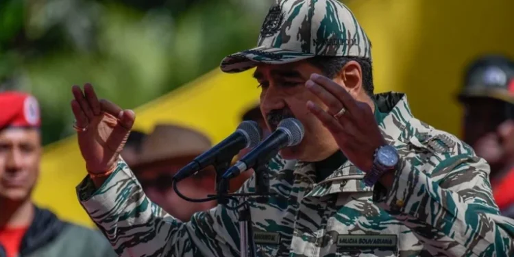 Maduro califica de “problema de carácter internacional” los avisos militares de EUA contra Venezuela