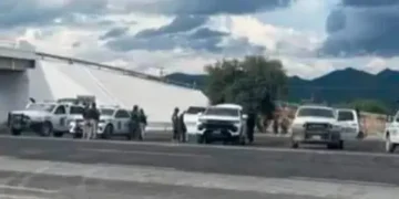 Hallan un cuerpo colgado en el puente La Bonita