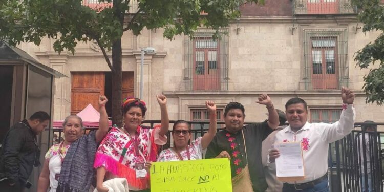 Indígenas potosinos protestan contra el fracking en Ciudad de México