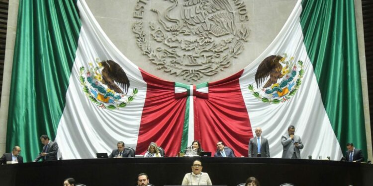 Diputados cuestionan a AMLO por huachicol fiscal y sus hijos; Rosa Icela sale en su defensa