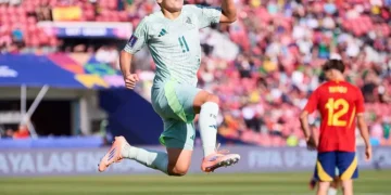 Gilberto Mora evita la caída de México ante España