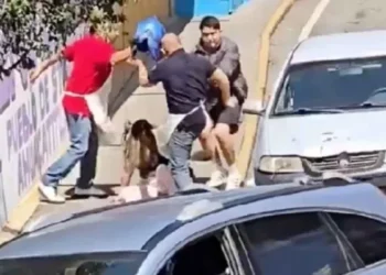 Indignación en Cuernavaca por agresión a mujer; joven interviene para defenderla de carniceros