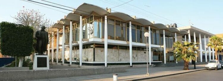 Denuncian violación tumultuaria en la Facultad de Derecho