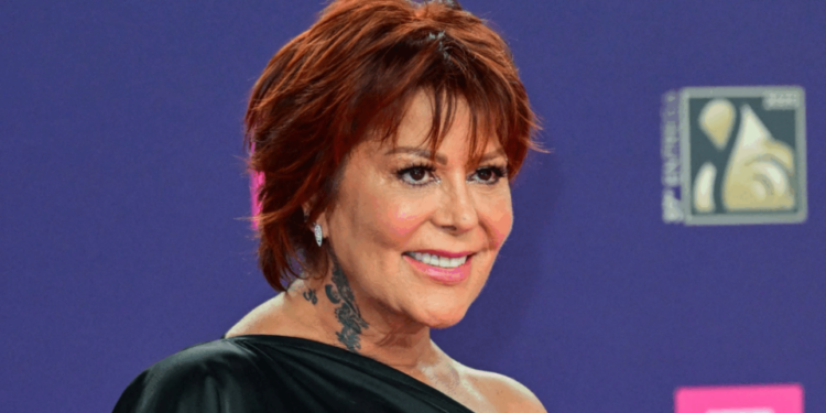 Alejandra Guzmán reaparece en redes tras someterse a delicada cirugía de columna
