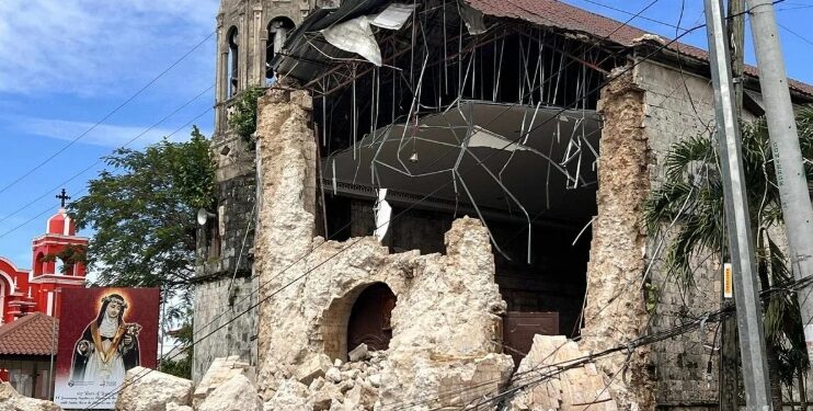 Sismo en Filipinas deja 69 muertos mientras continúa la búsqueda de sobrevivientes