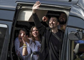 Hamás libera a los 20 rehenes israelíes vivos; se reencuentran con sus familias