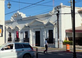 Con drones, explosivos y fusiles atacan presidencia municipal de Zinapécuaro, Michoacán
