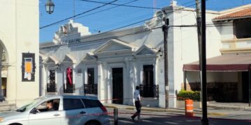 Con drones, explosivos y fusiles atacan presidencia municipal de Zinapécuaro, Michoacán
