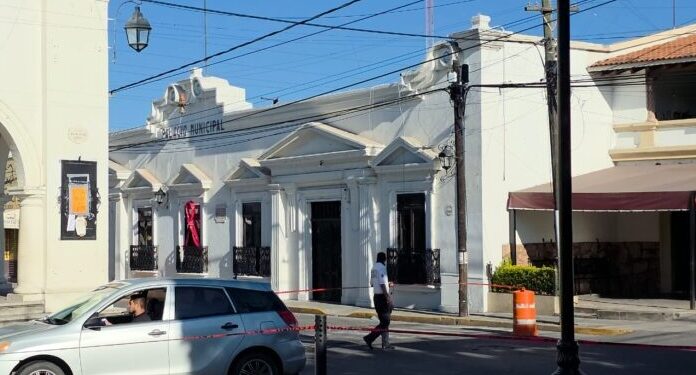 Con drones, explosivos y fusiles atacan presidencia municipal de Zinapécuaro, Michoacán