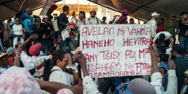 Ejercito toma el poder en Madagascar tras semanas de protestas masivas