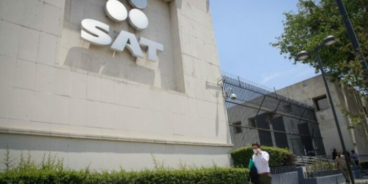 ¿Ley espía? Abogada explica qué cambió y qué preocupa del acceso del SAT
