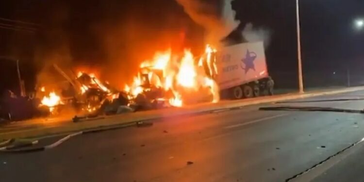Zacatecas amanece con bloqueos carreteros en ataque armado aparentemente coordinado