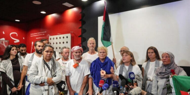 Greta Thunberg minimiza maltratos israelíes y pide centrarse en el genocidio