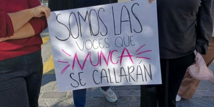 Con bloqueos viales protestan estudiantes de la UASLP