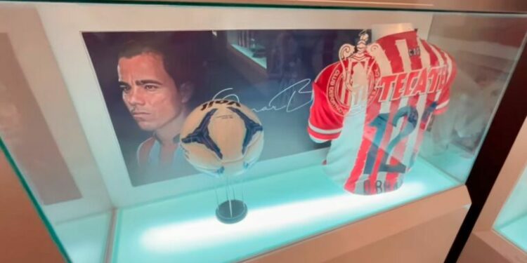 Chivas retira a Omar “N” del museo del Estadio Akron