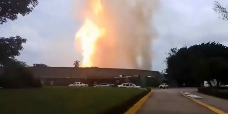 Reportan explosión en ducto de Pemex entre Chiapas y Tabasco, personal fue evacuado
