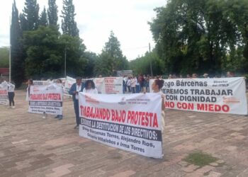 Protestan trabajadores del Tecnológico de San Luis