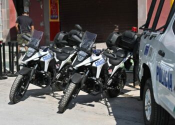 Gobierno del Estado entrega de patrullas, motocicletas y equipo táctico en Matehuala